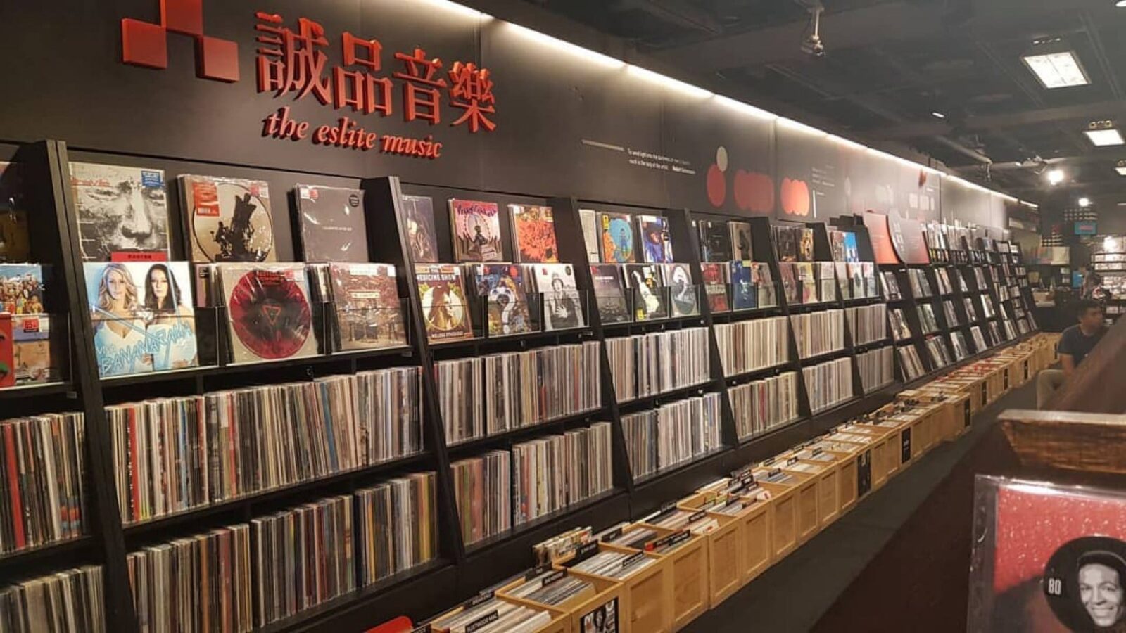 Una madrugada musical en Taiwán:las bateas del Eslite Dunnan Store